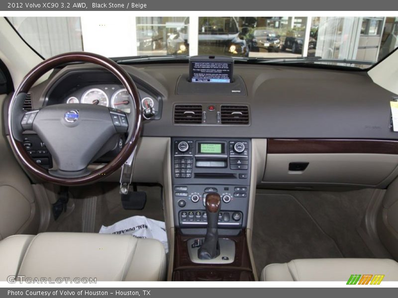 Dashboard of 2012 XC90 3.2 AWD