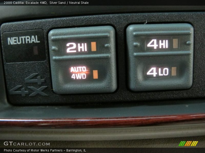 Silver Sand / Neutral Shale 2000 Cadillac Escalade 4WD