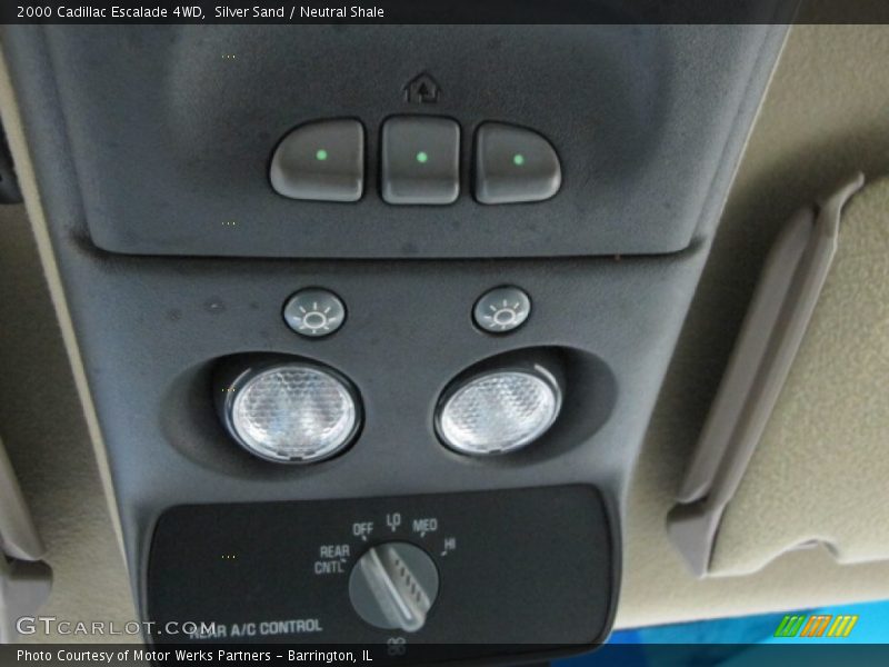 Silver Sand / Neutral Shale 2000 Cadillac Escalade 4WD