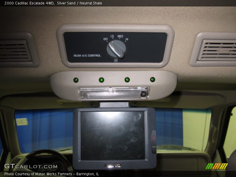 Silver Sand / Neutral Shale 2000 Cadillac Escalade 4WD