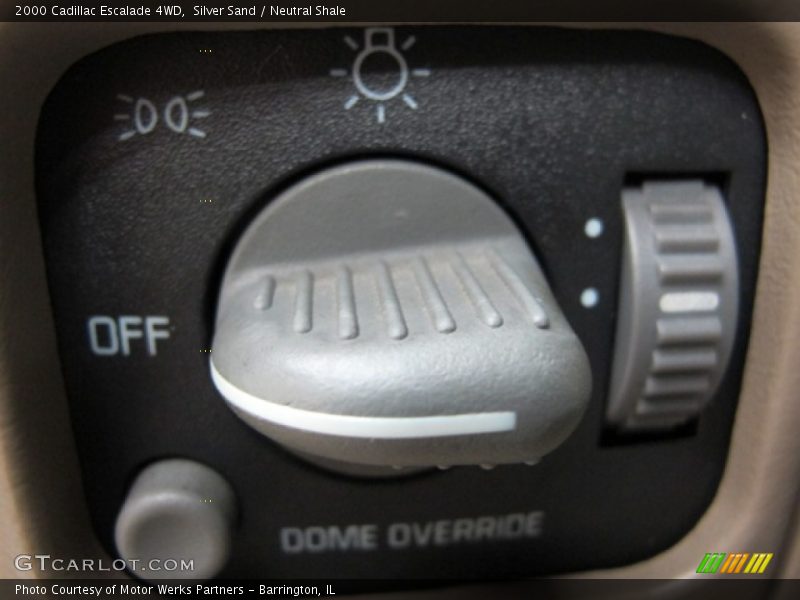Silver Sand / Neutral Shale 2000 Cadillac Escalade 4WD