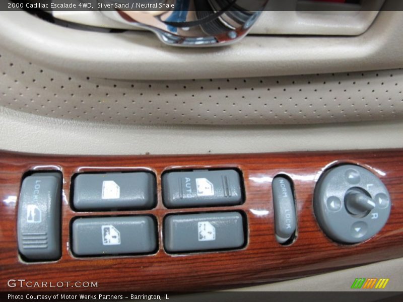 Silver Sand / Neutral Shale 2000 Cadillac Escalade 4WD