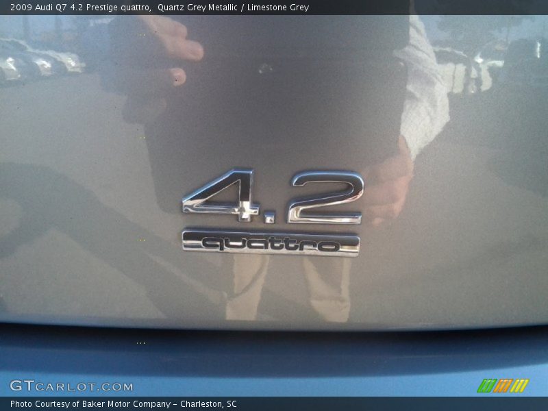  2009 Q7 4.2 Prestige quattro Logo