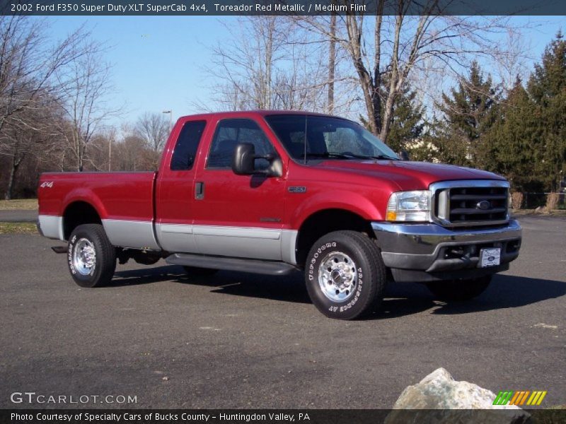 Front 3/4 View of 2002 F350 Super Duty XLT SuperCab 4x4