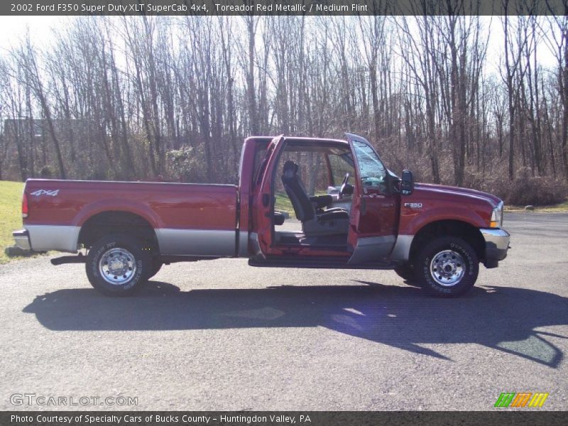 Toreador Red Metallic / Medium Flint 2002 Ford F350 Super Duty XLT SuperCab 4x4