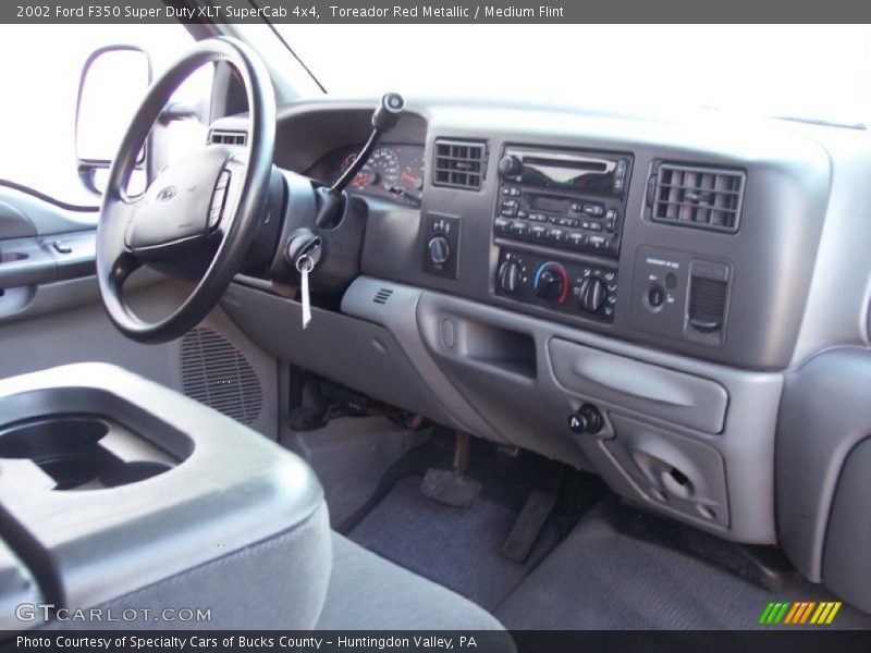 Dashboard of 2002 F350 Super Duty XLT SuperCab 4x4