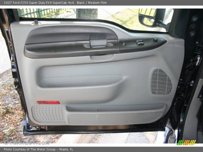 Door Panel of 2007 F250 Super Duty FX4 SuperCab 4x4