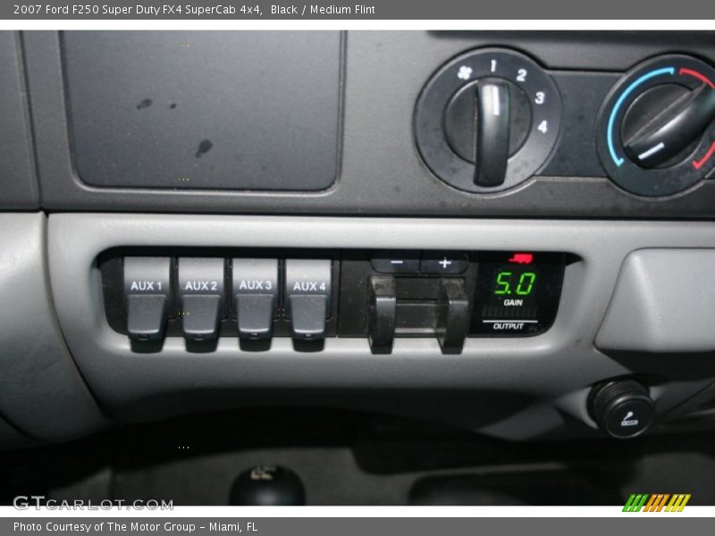 Controls of 2007 F250 Super Duty FX4 SuperCab 4x4