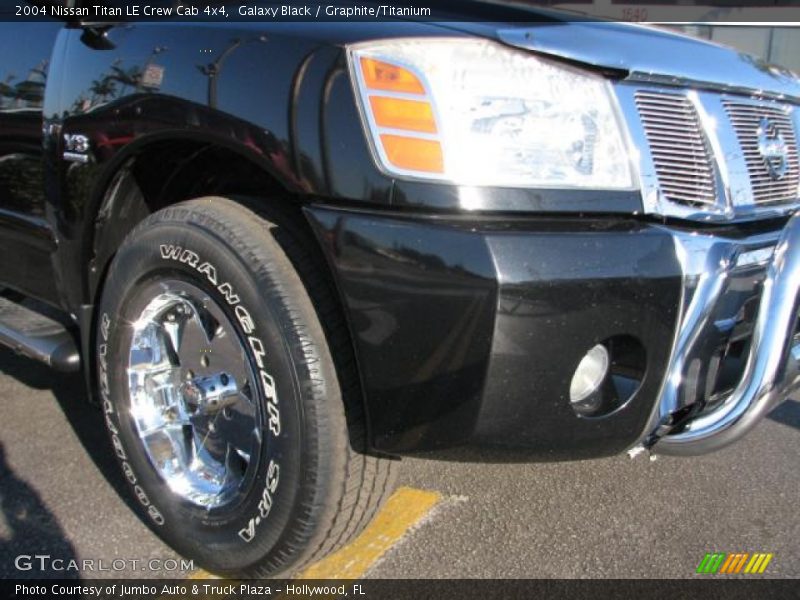 Galaxy Black / Graphite/Titanium 2004 Nissan Titan LE Crew Cab 4x4
