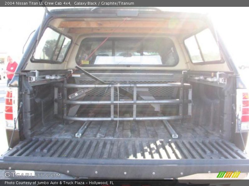 Galaxy Black / Graphite/Titanium 2004 Nissan Titan LE Crew Cab 4x4