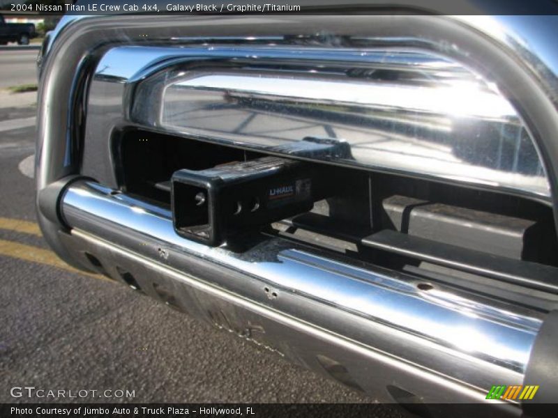 Galaxy Black / Graphite/Titanium 2004 Nissan Titan LE Crew Cab 4x4