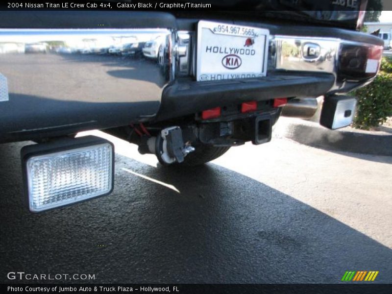Galaxy Black / Graphite/Titanium 2004 Nissan Titan LE Crew Cab 4x4