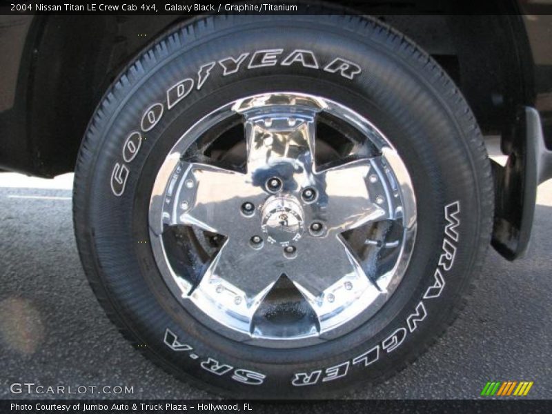 Galaxy Black / Graphite/Titanium 2004 Nissan Titan LE Crew Cab 4x4