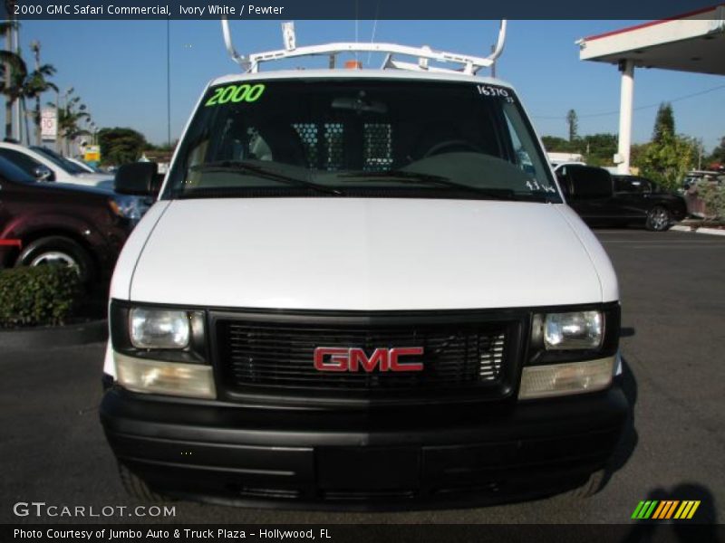 Ivory White / Pewter 2000 GMC Safari Commercial
