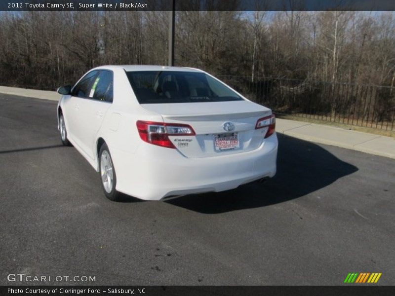 Super White / Black/Ash 2012 Toyota Camry SE