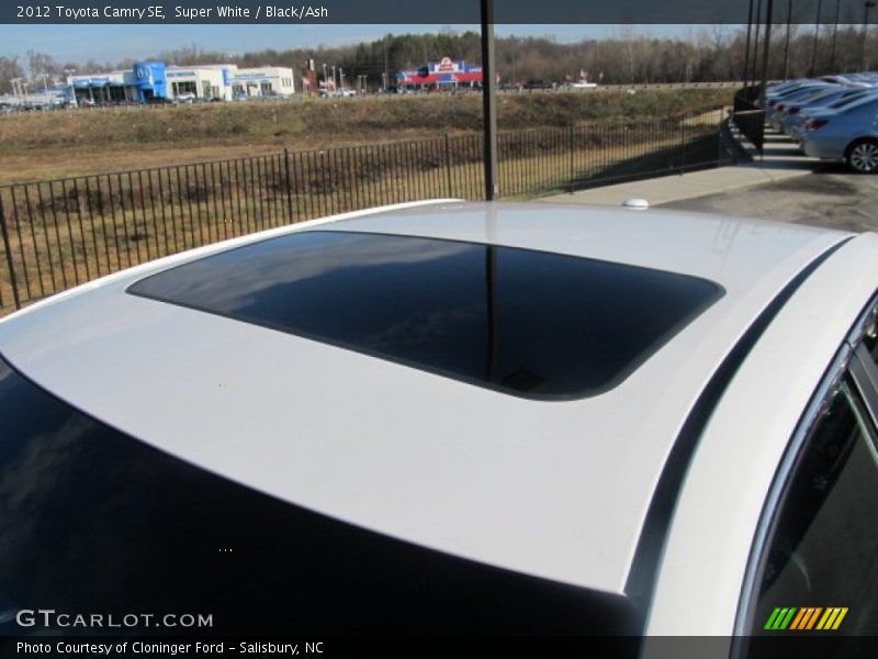 Super White / Black/Ash 2012 Toyota Camry SE