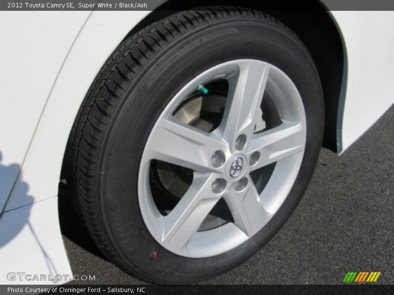 Super White / Black/Ash 2012 Toyota Camry SE