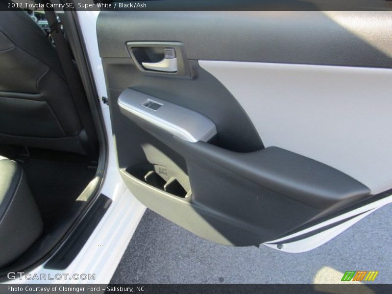 Super White / Black/Ash 2012 Toyota Camry SE