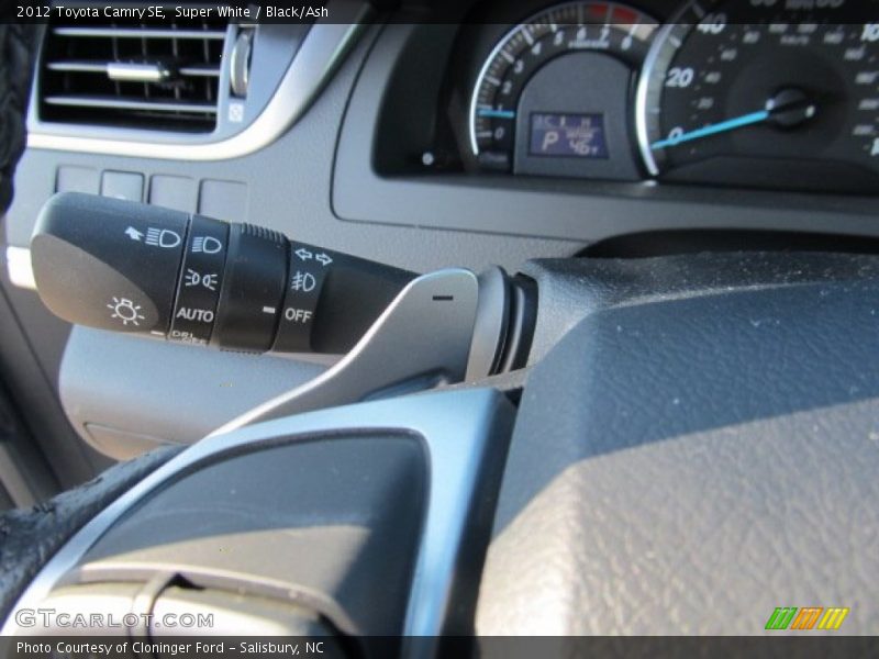Super White / Black/Ash 2012 Toyota Camry SE