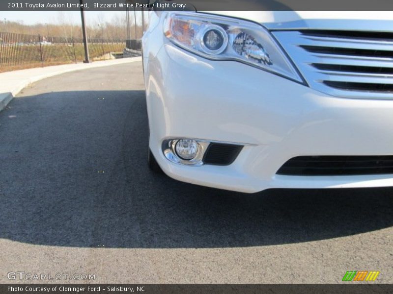 Blizzard White Pearl / Light Gray 2011 Toyota Avalon Limited
