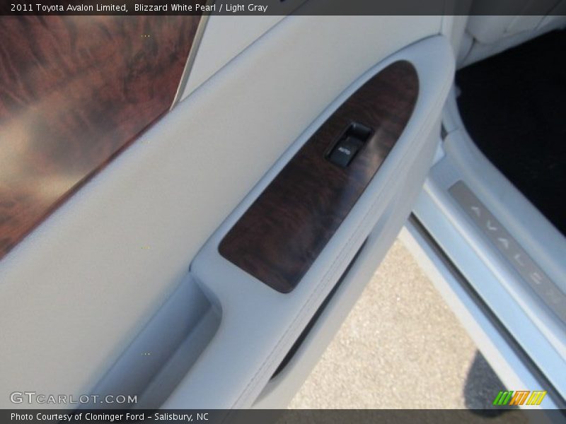 Blizzard White Pearl / Light Gray 2011 Toyota Avalon Limited