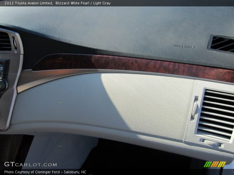 Blizzard White Pearl / Light Gray 2011 Toyota Avalon Limited