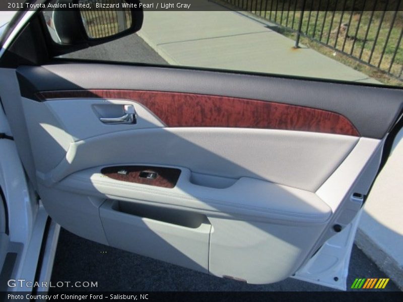 Blizzard White Pearl / Light Gray 2011 Toyota Avalon Limited