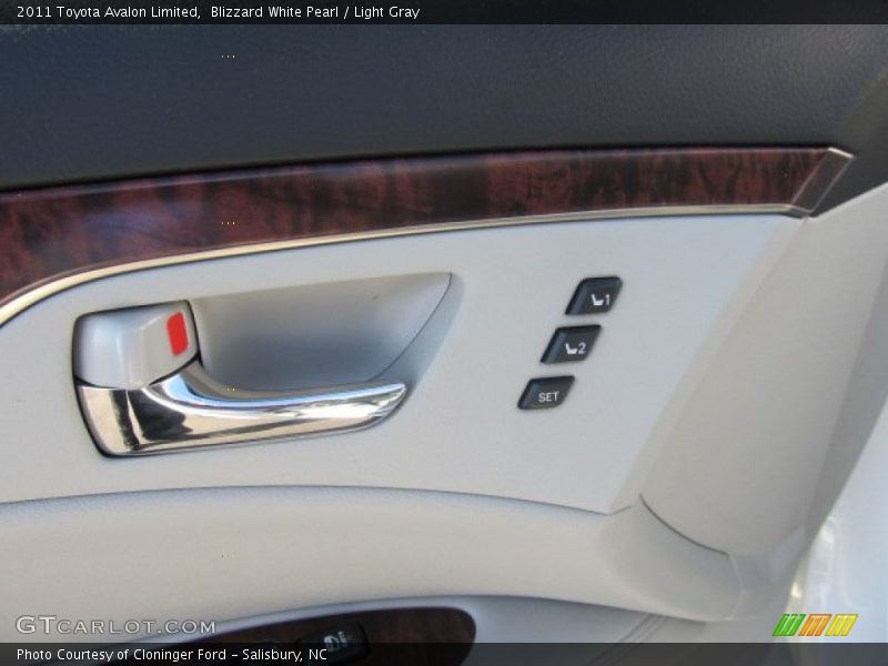 Blizzard White Pearl / Light Gray 2011 Toyota Avalon Limited