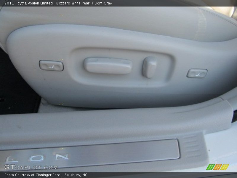 Blizzard White Pearl / Light Gray 2011 Toyota Avalon Limited
