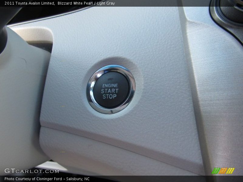 Blizzard White Pearl / Light Gray 2011 Toyota Avalon Limited