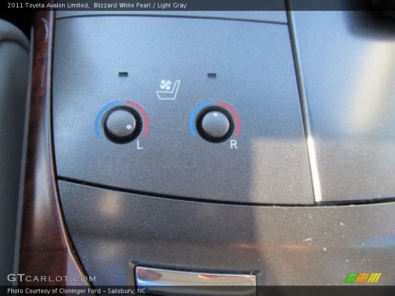 Blizzard White Pearl / Light Gray 2011 Toyota Avalon Limited