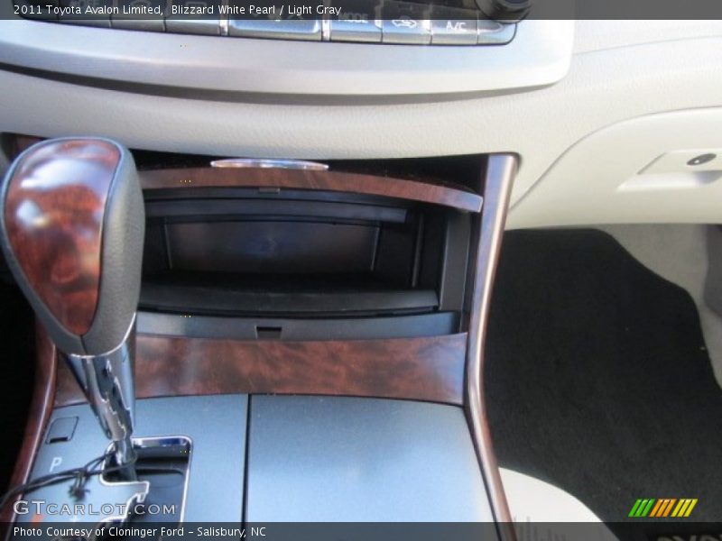 Blizzard White Pearl / Light Gray 2011 Toyota Avalon Limited