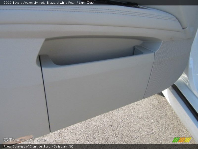 Blizzard White Pearl / Light Gray 2011 Toyota Avalon Limited