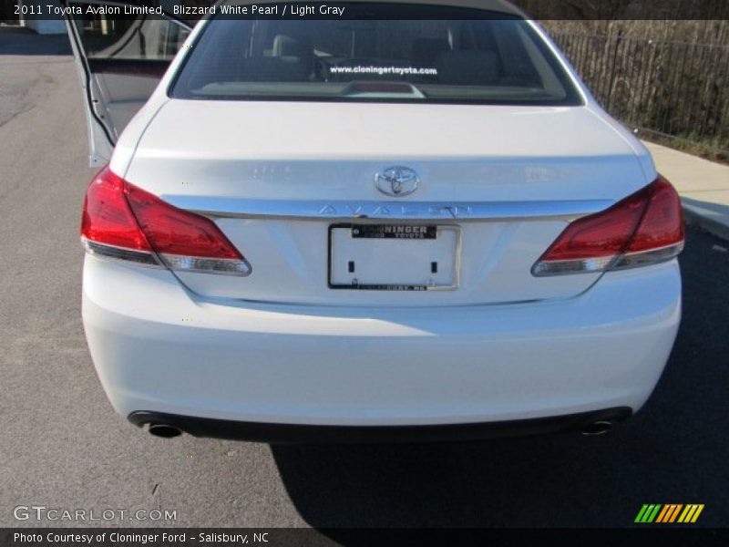 Blizzard White Pearl / Light Gray 2011 Toyota Avalon Limited