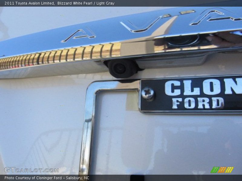 Blizzard White Pearl / Light Gray 2011 Toyota Avalon Limited