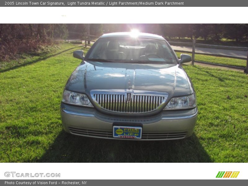 Light Tundra Metallic / Light Parchment/Medium Dark Parchment 2005 Lincoln Town Car Signature