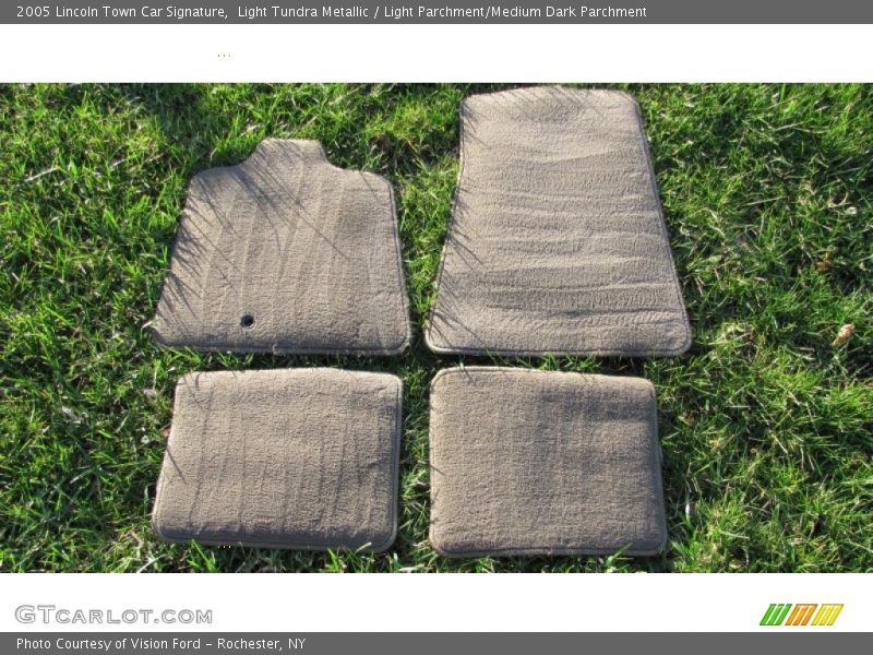 Light Tundra Metallic / Light Parchment/Medium Dark Parchment 2005 Lincoln Town Car Signature