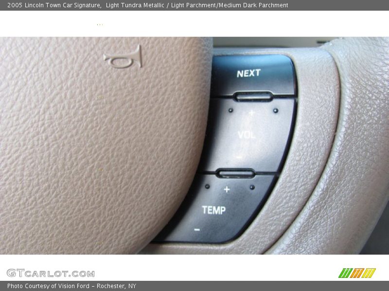 Light Tundra Metallic / Light Parchment/Medium Dark Parchment 2005 Lincoln Town Car Signature