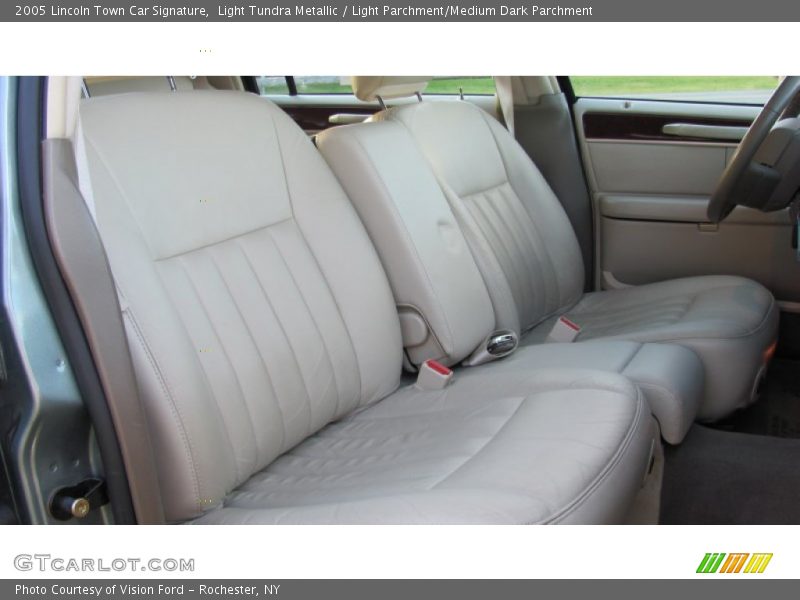Light Tundra Metallic / Light Parchment/Medium Dark Parchment 2005 Lincoln Town Car Signature