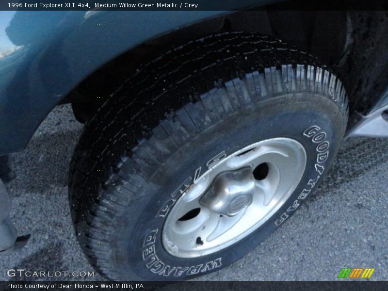 Medium Willow Green Metallic / Grey 1996 Ford Explorer XLT 4x4