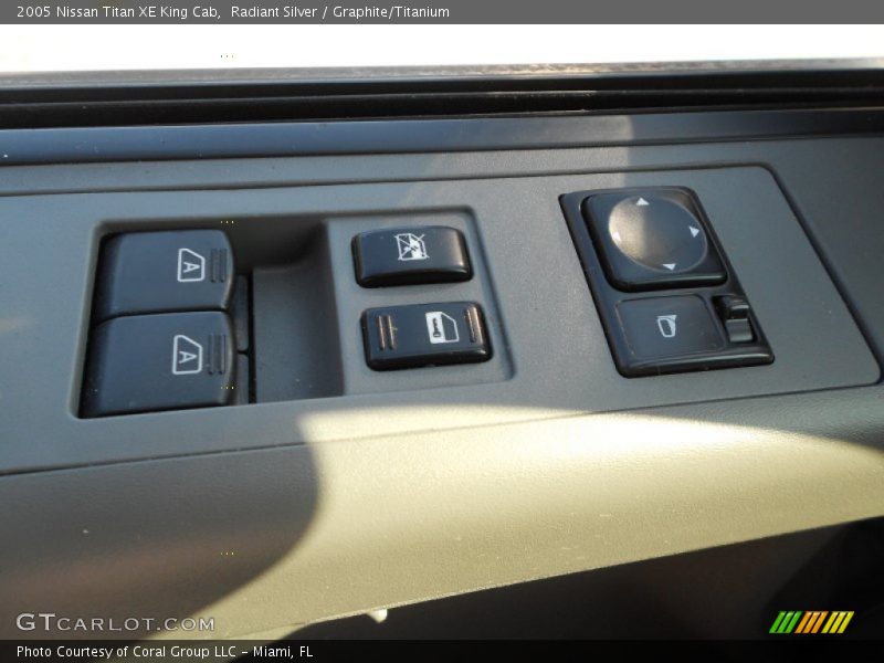 Radiant Silver / Graphite/Titanium 2005 Nissan Titan XE King Cab