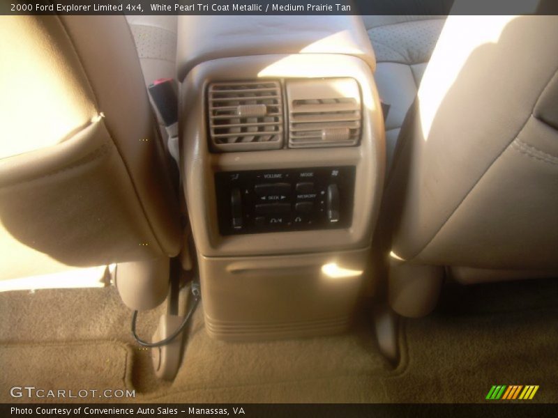White Pearl Tri Coat Metallic / Medium Prairie Tan 2000 Ford Explorer Limited 4x4