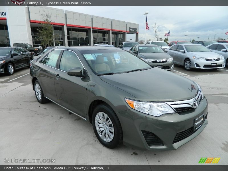 Front 3/4 View of 2012 Camry LE