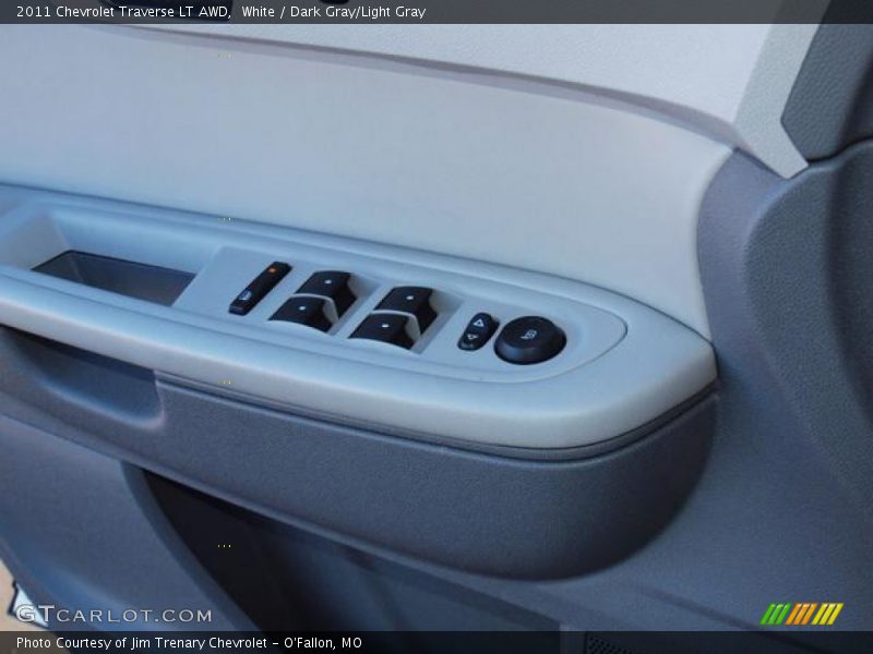 White / Dark Gray/Light Gray 2011 Chevrolet Traverse LT AWD