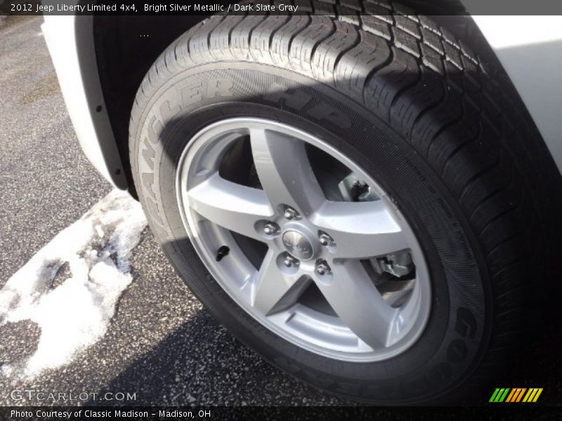 Bright Silver Metallic / Dark Slate Gray 2012 Jeep Liberty Limited 4x4