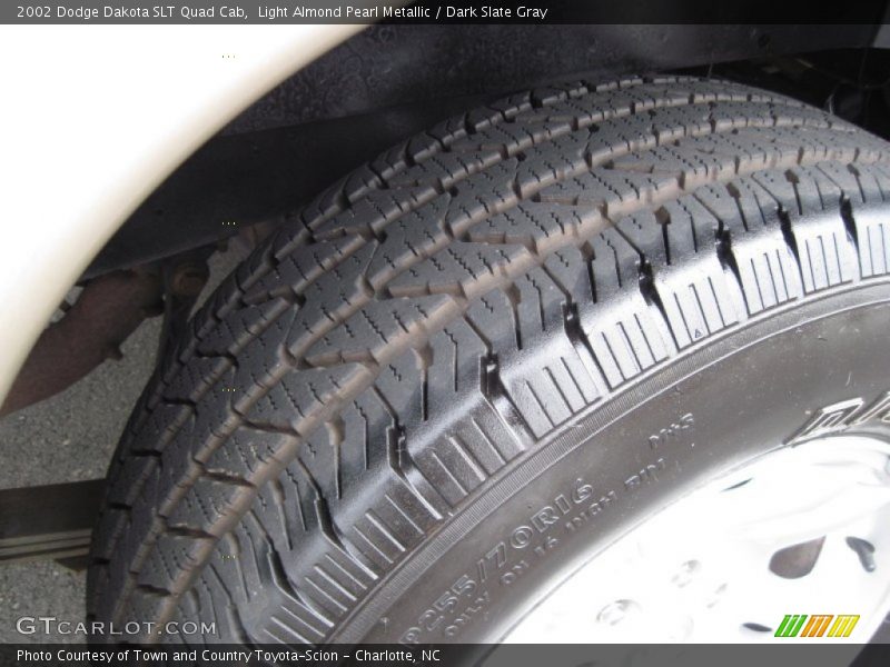 Light Almond Pearl Metallic / Dark Slate Gray 2002 Dodge Dakota SLT Quad Cab
