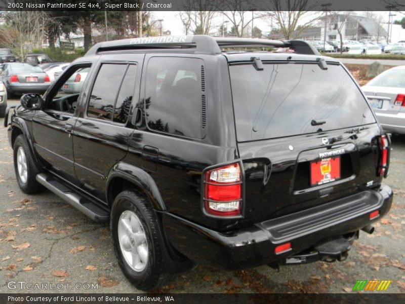 Super Black / Charcoal 2002 Nissan Pathfinder SE 4x4
