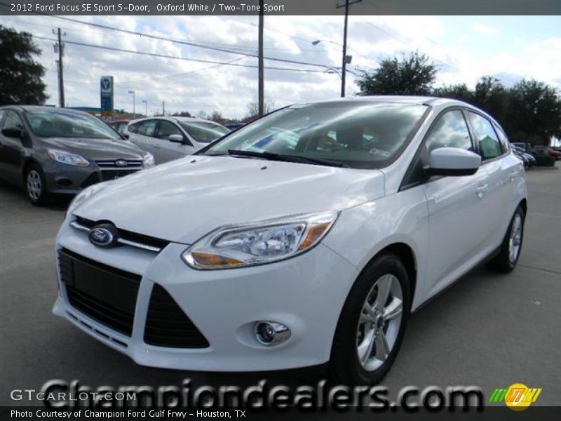 Oxford White / Two-Tone Sport 2012 Ford Focus SE Sport 5-Door