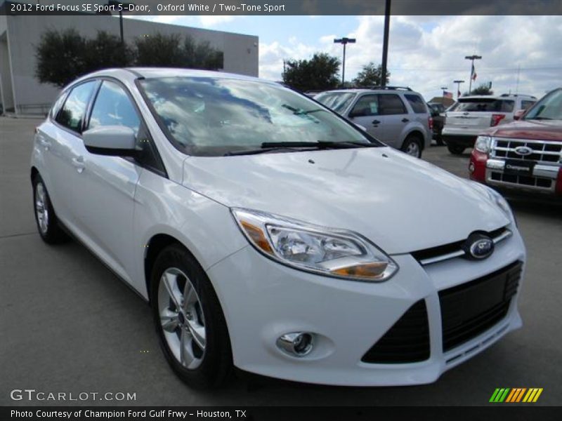 Oxford White / Two-Tone Sport 2012 Ford Focus SE Sport 5-Door
