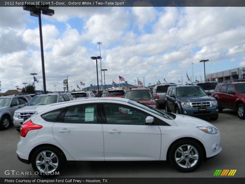 Oxford White / Two-Tone Sport 2012 Ford Focus SE Sport 5-Door